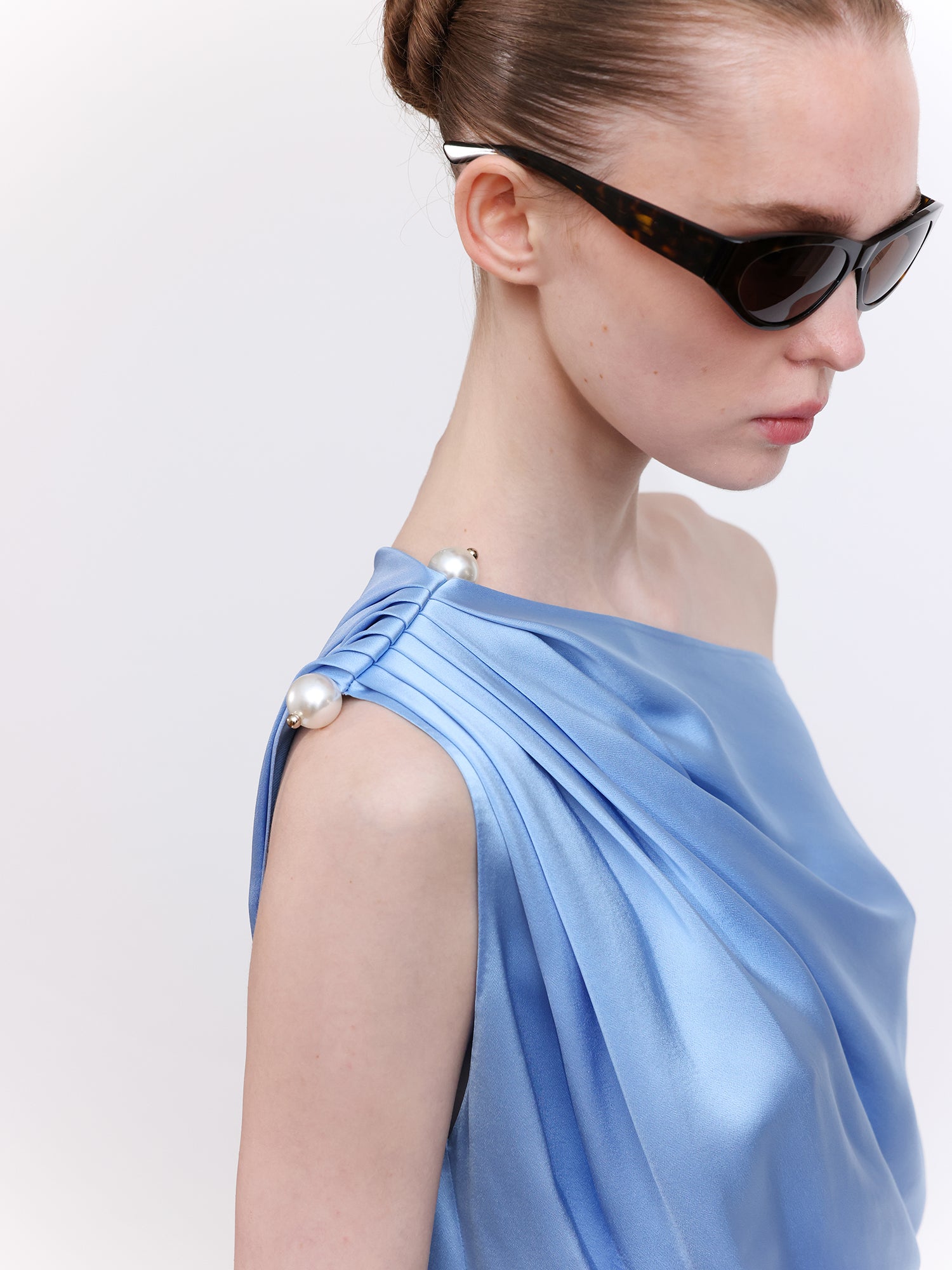 Asymmetric Shoulder Top With Pearl Accessory in Blue