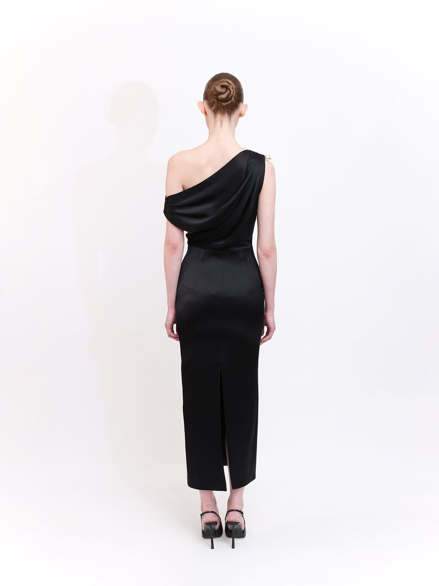 Asymmetric Shoulders Dress With Pearl Accessory
