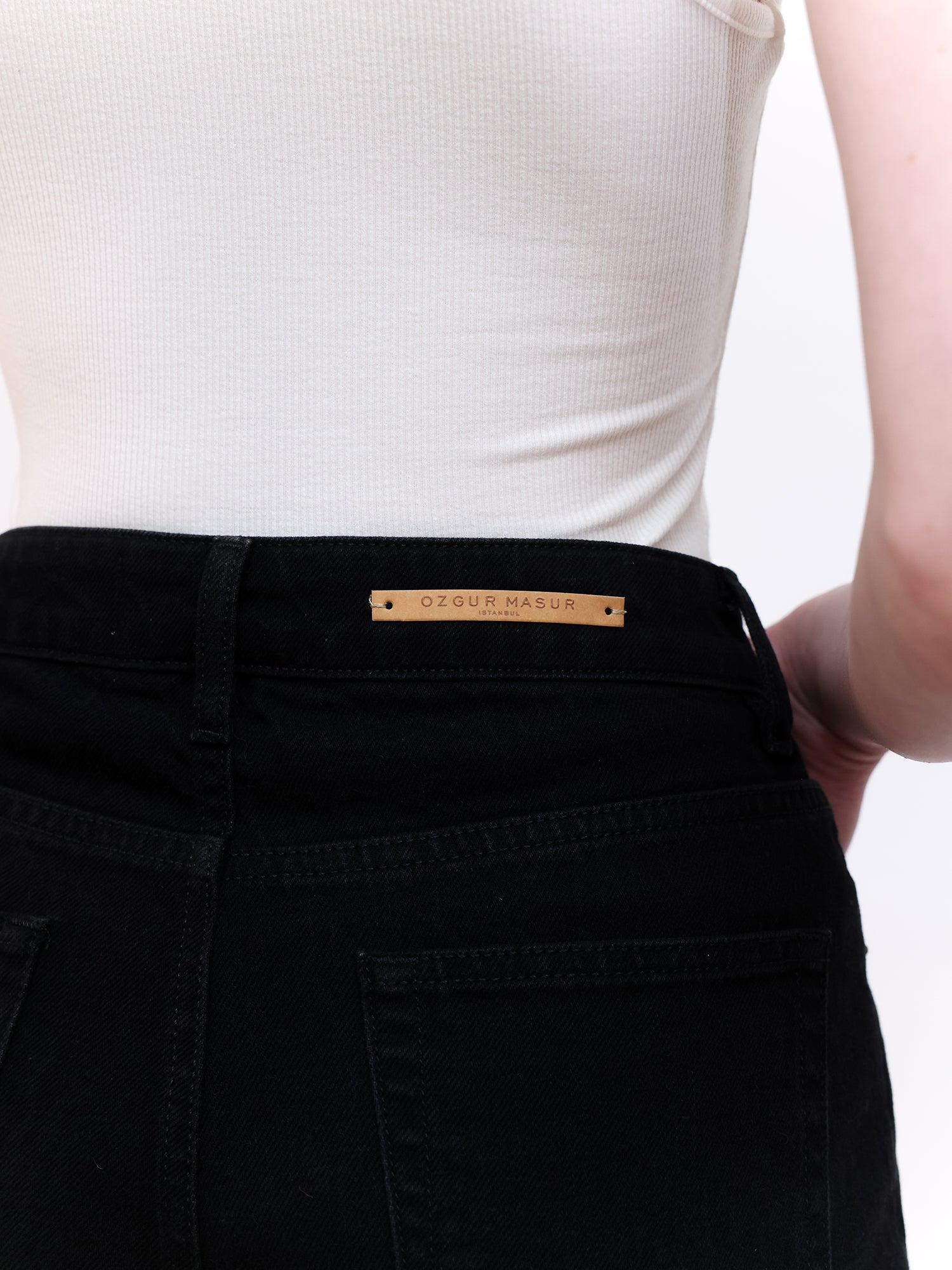 Barrel-Leg Denim Black Pants