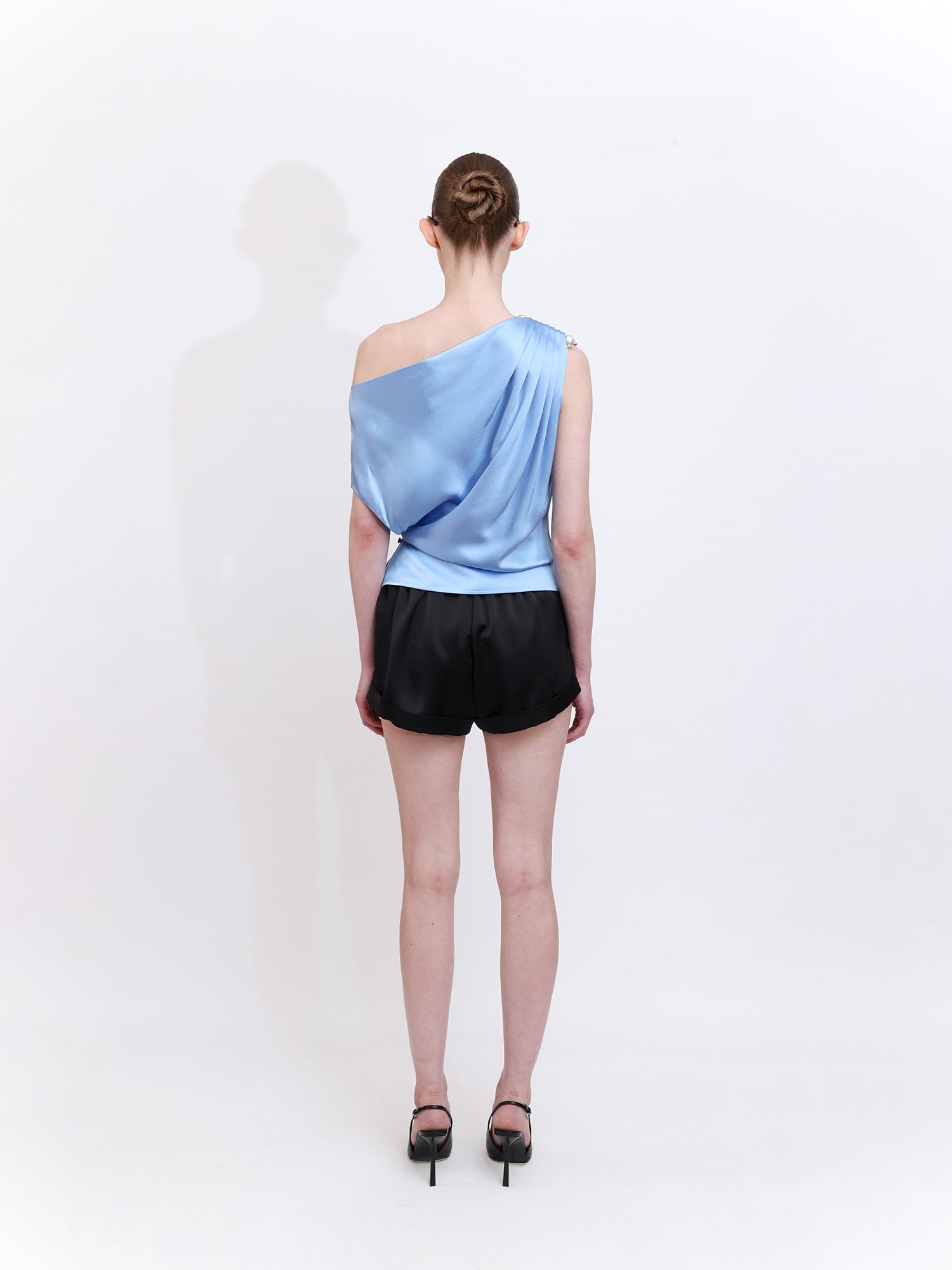 Asymmetric Shoulder Top With Pearl Accessory in Blue