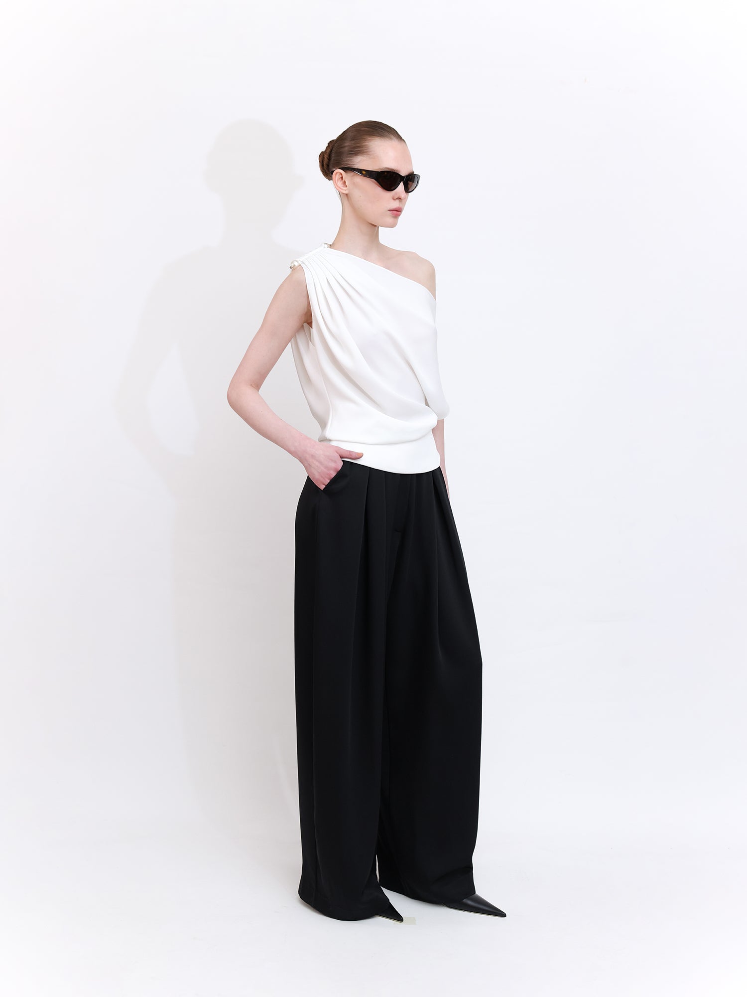 Wide-Leg Pleated Front Trousers in Black